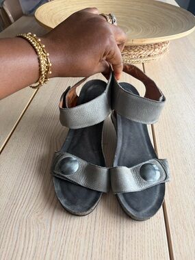 Taos Women’s Stretch Strap Sandals in Metallic Gray